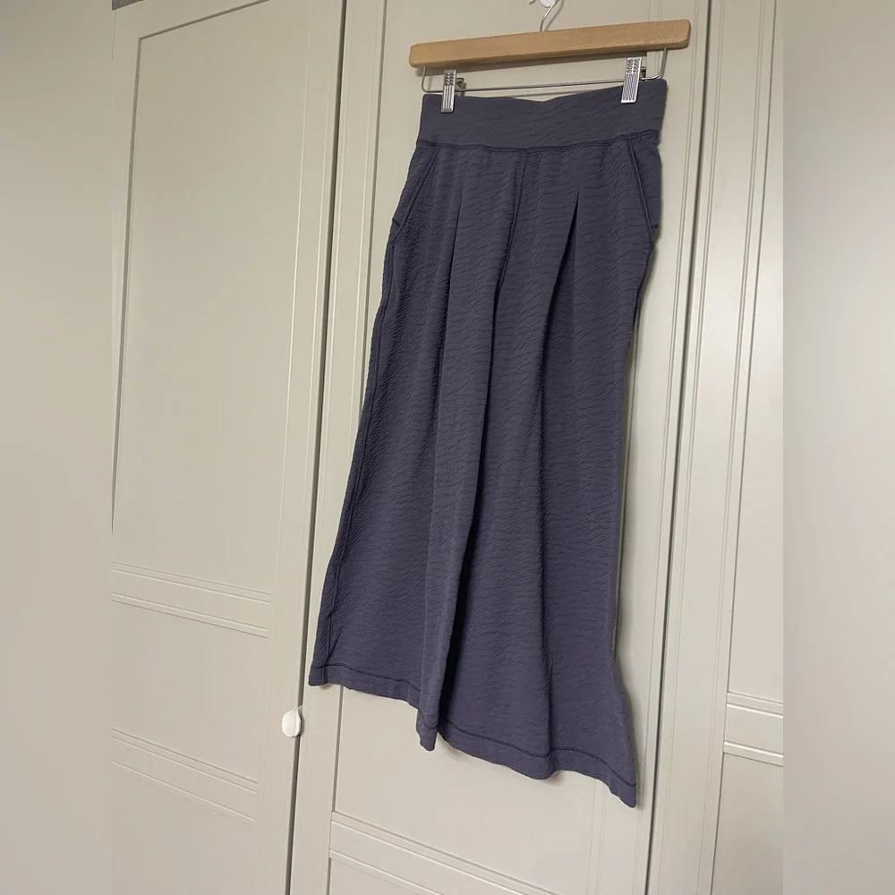 Lululemon Can You Feel The Pleat Crop in Moonwalk - Picture 10 of 15